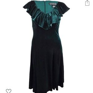 Women’s L Jessica Howard Velvet Green Dress